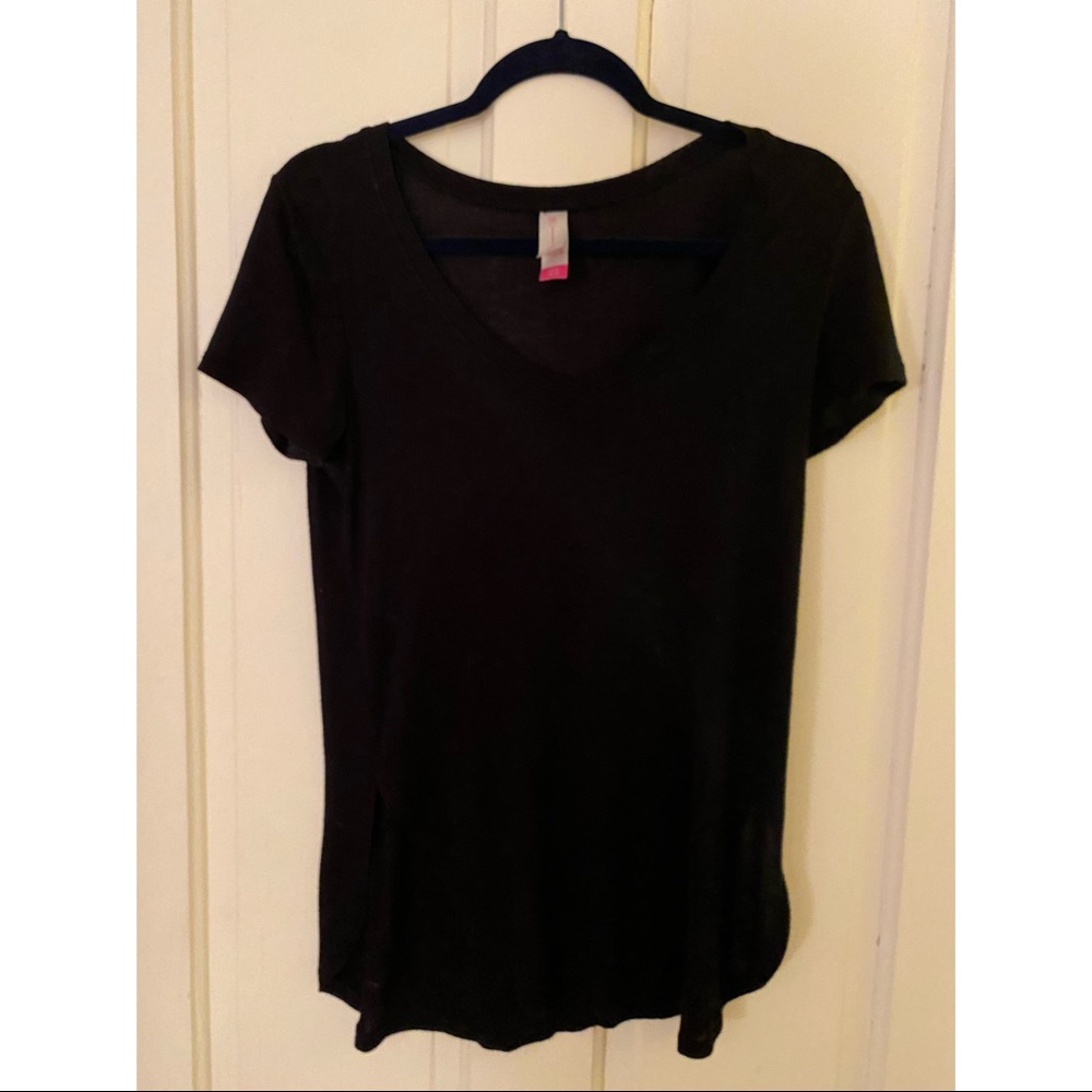 Simple V-neck comfort tee